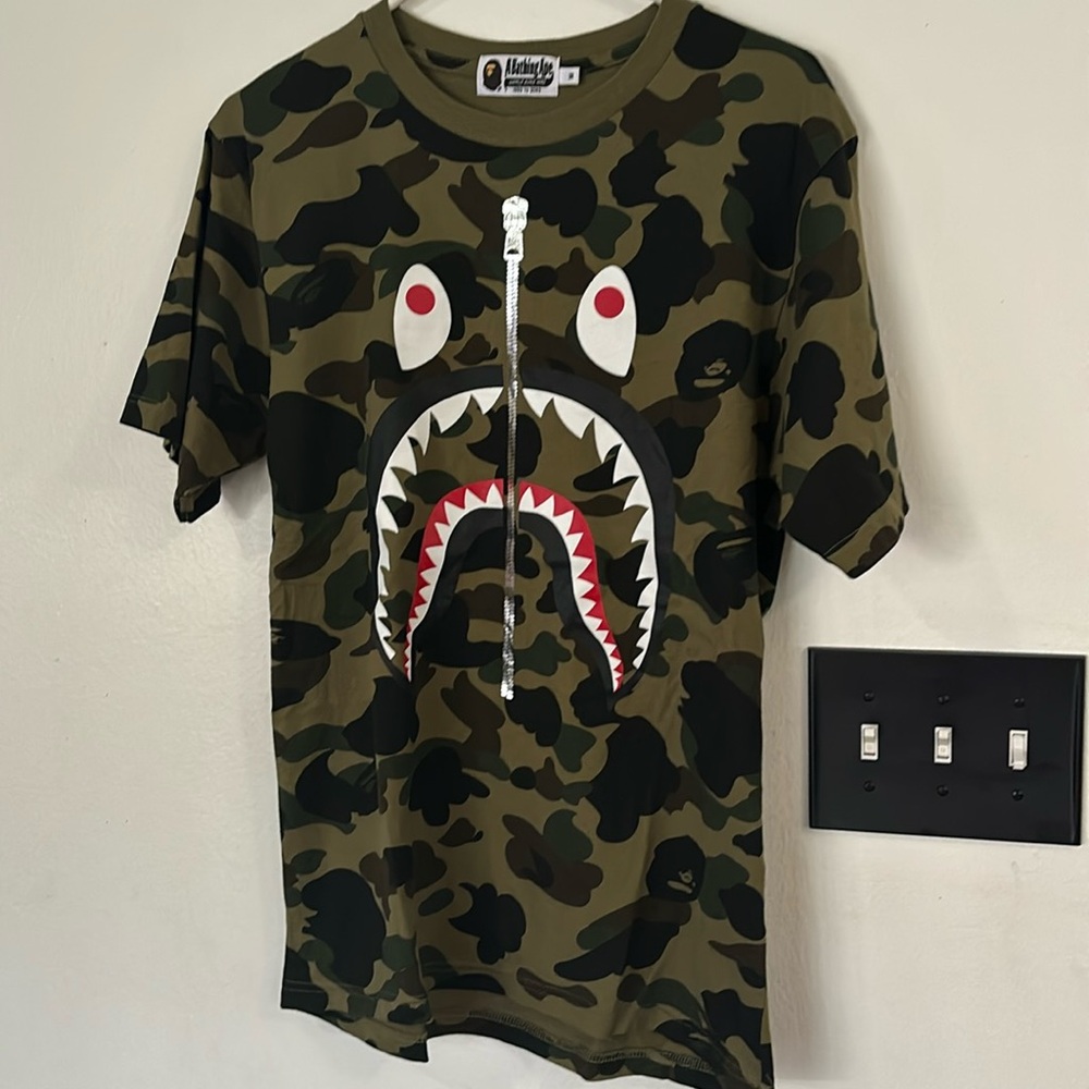 A Bathing Ape BAPE 1st Camo Shark Tee Short Sleeve Shirt Size Medium